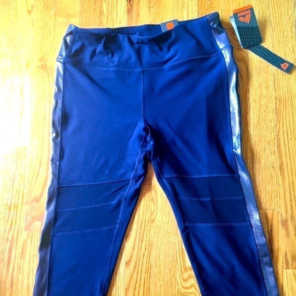 Reebok NEW Capri Length Athletic Pants​ - Picture 2 of 8